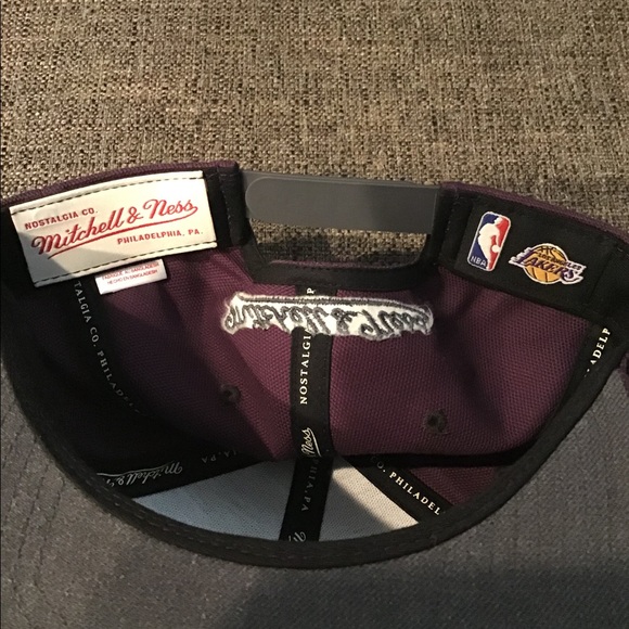 Lakers SnapBack Hat Mitchell and Ness - Picture 3 of 5